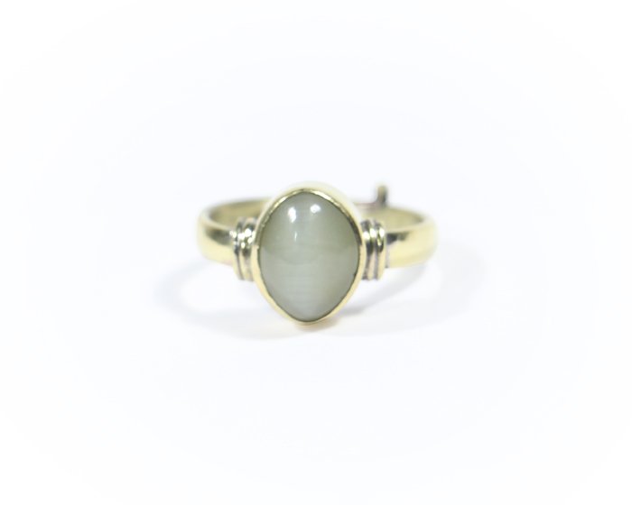 natural cat's eye (lehsonia) ring (5+ ratti)