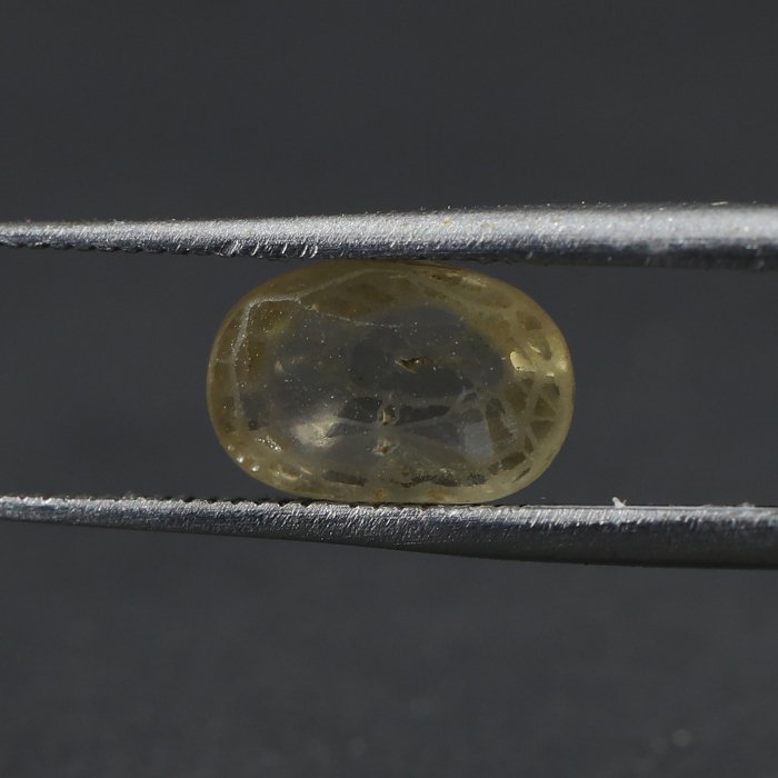 yellow sapphire 2.07ct.
